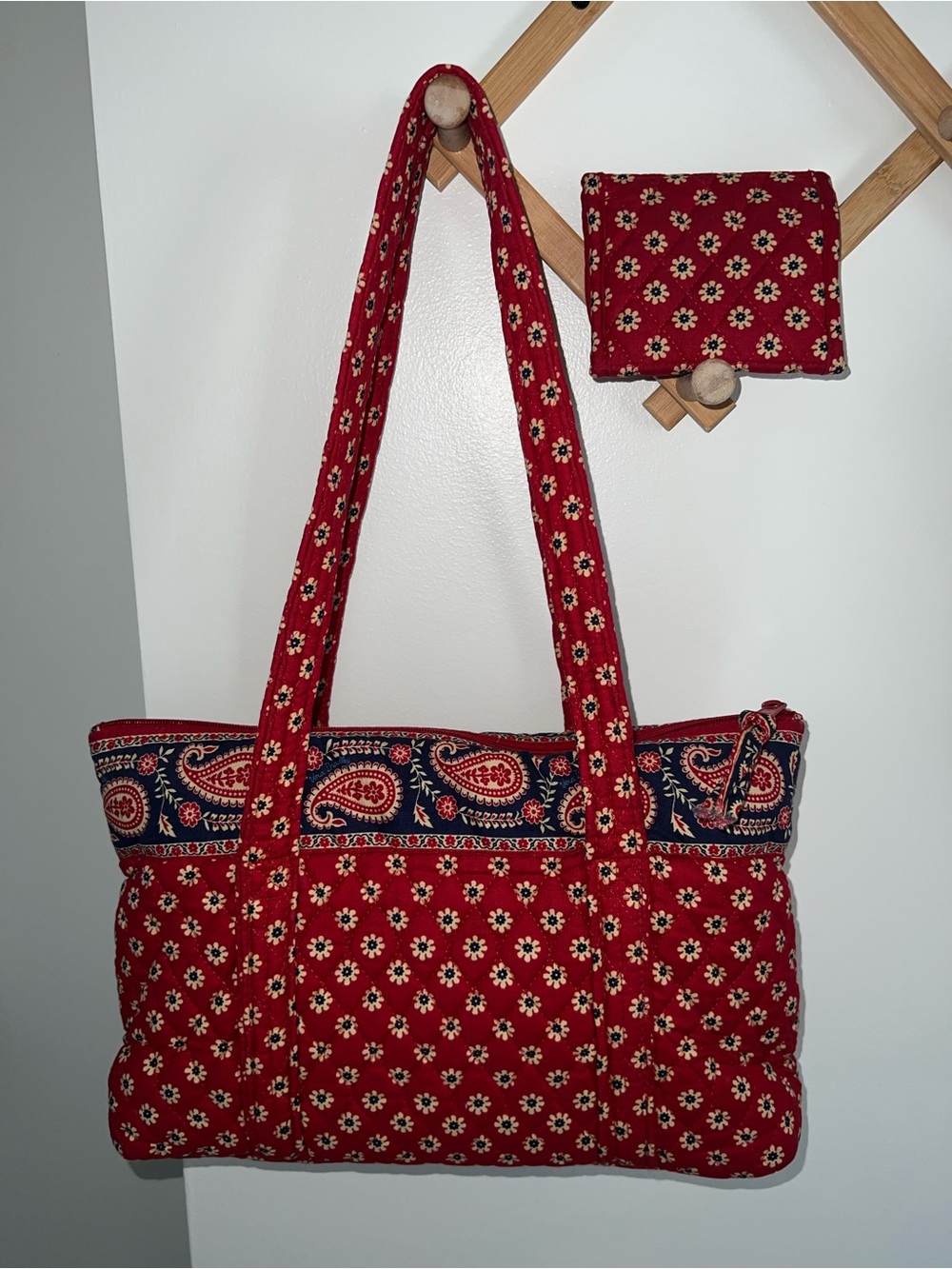 Vera Bradley Americana Red Betsy Bag & Wallet - Picture 3 of 8